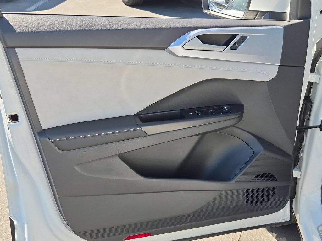 Thumbnail: 2025 Volkswagen Taos - 11