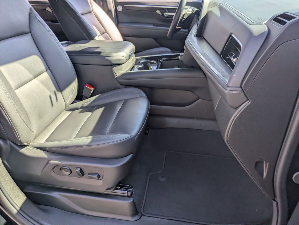 Thumbnail: 2025 Chevrolet Tahoe - 29