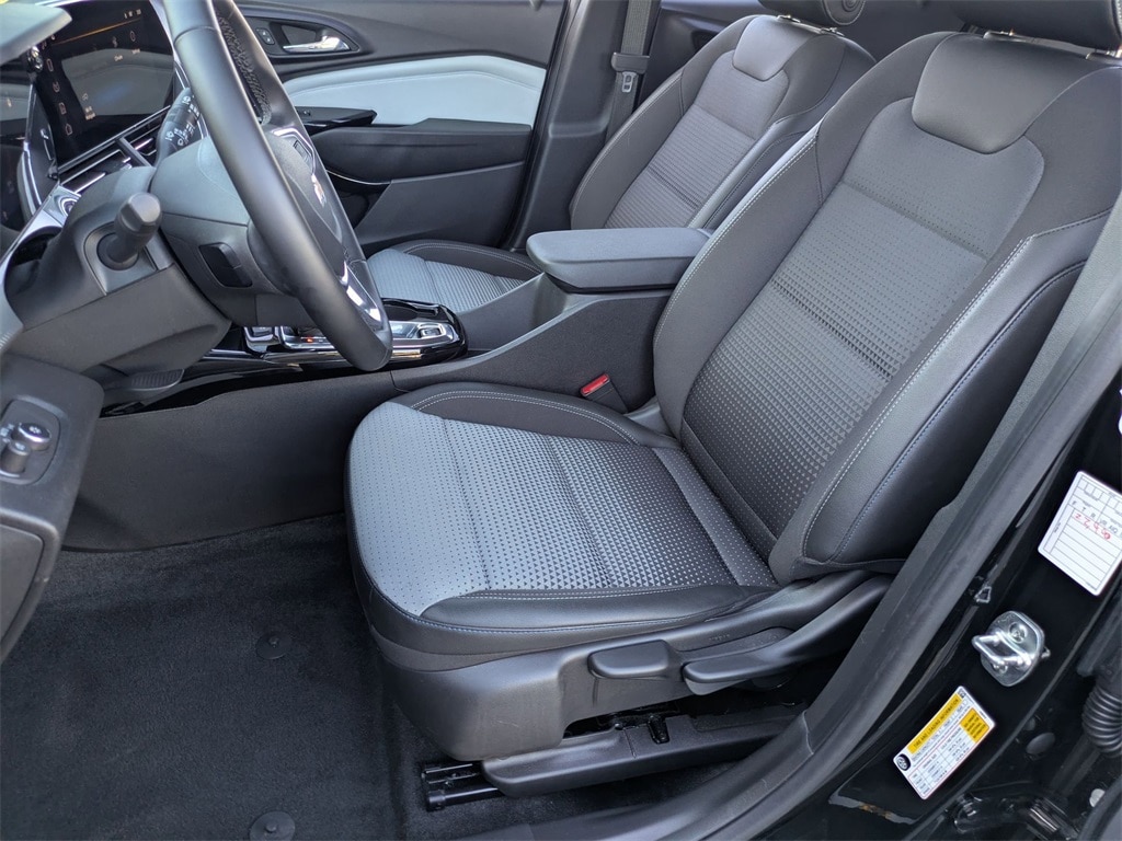 Thumbnail: 2025 Chevrolet Trax - 14