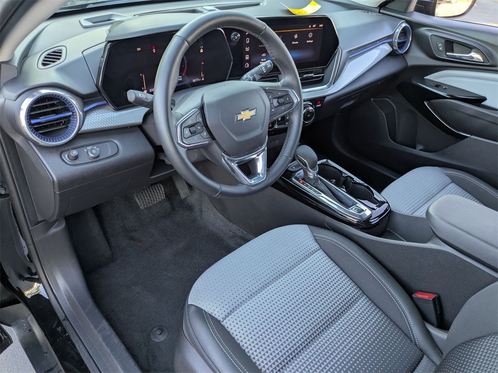 Thumbnail: 2025 Chevrolet Trax - 17