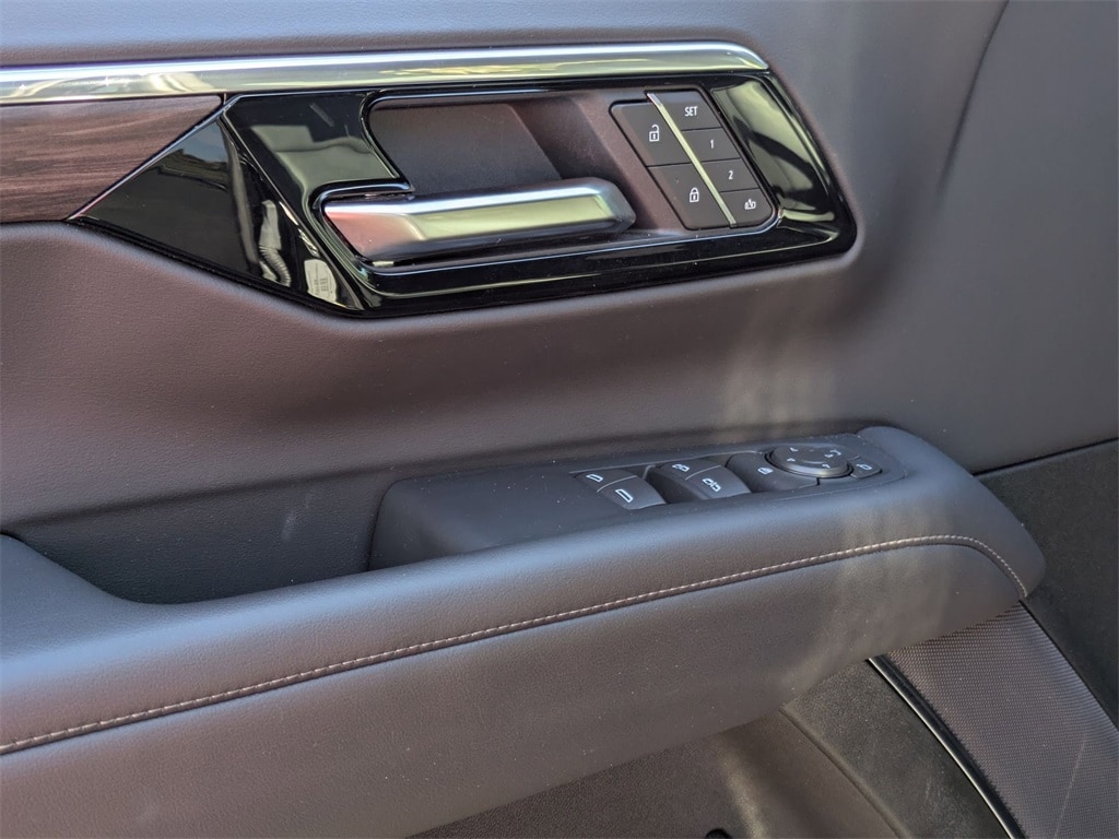 Thumbnail: 2025 Chevrolet Tahoe - 17