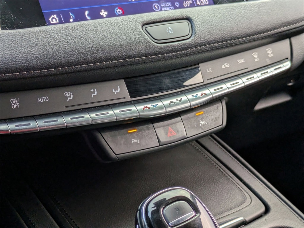 Thumbnail: 2023 Cadillac XT4 - 22