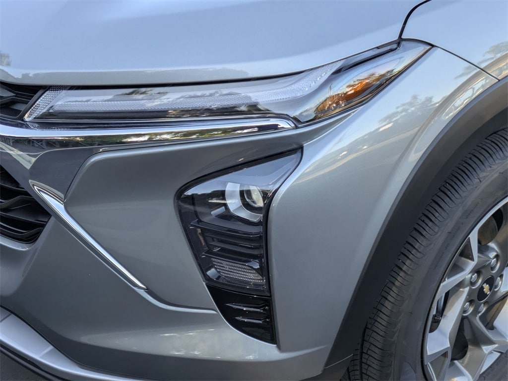 Thumbnail: 2025 Chevrolet Trax - 11