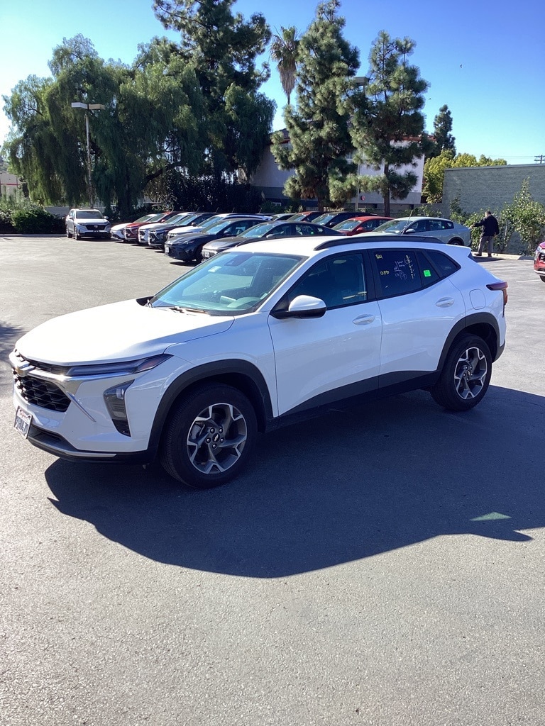 Thumbnail: 2025 Chevrolet Trax - 5