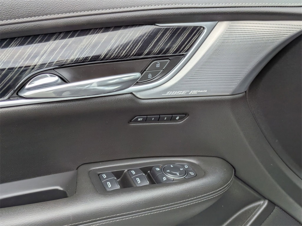 Thumbnail: 2023 Cadillac XT6 - 16