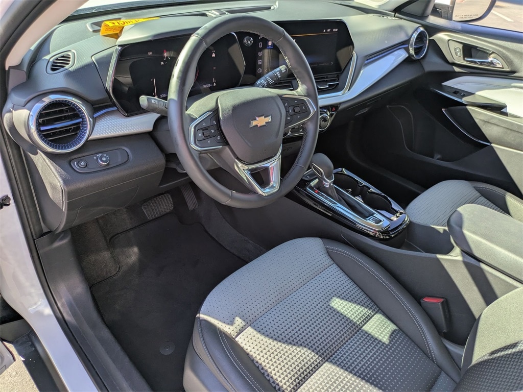 Thumbnail: 2025 Chevrolet Trax - 17