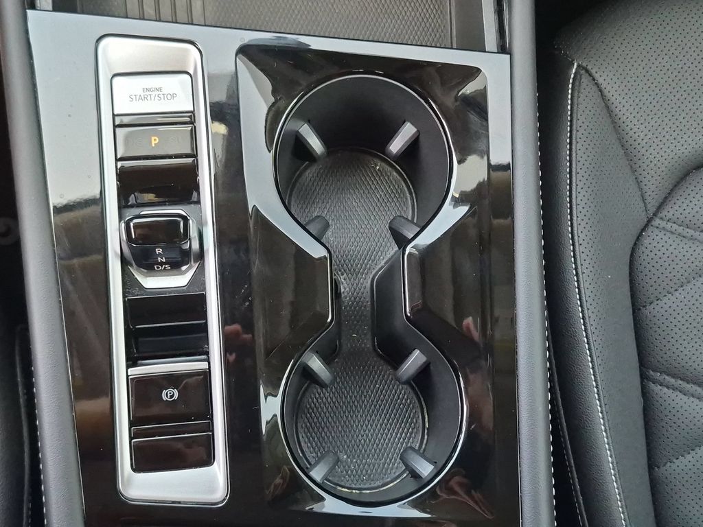 2025 Volkswagen Atlas SE w/Tech - Photo 24