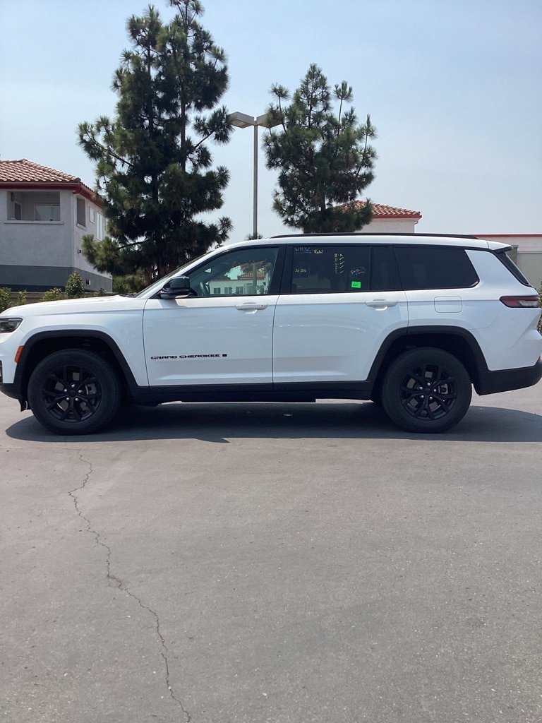 Thumbnail: 2024 Jeep Grand Cherokee L - 6
