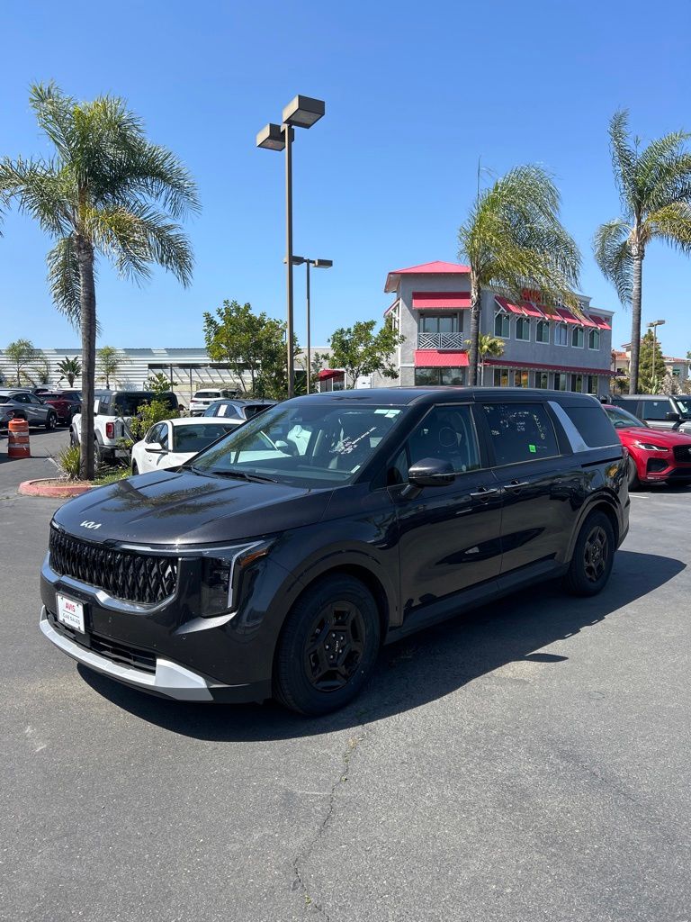 2025 Kia Sedona LXS's photo