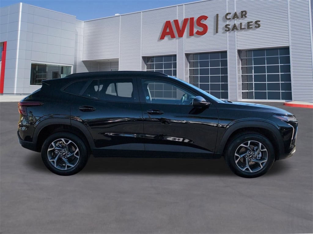 Thumbnail: 2025 Chevrolet Trax - 5