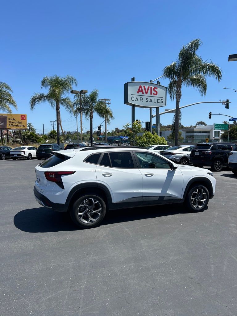 Thumbnail: 2025 Chevrolet Trax - 4
