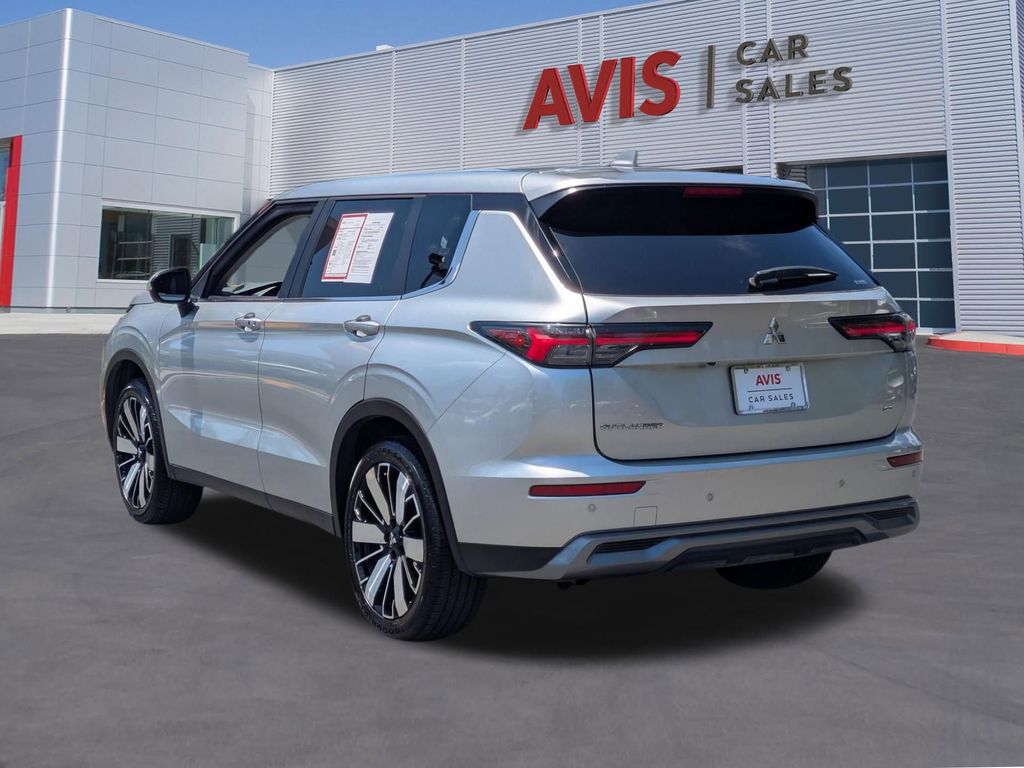 Thumbnail: 2025 Mitsubishi Outlander - 9