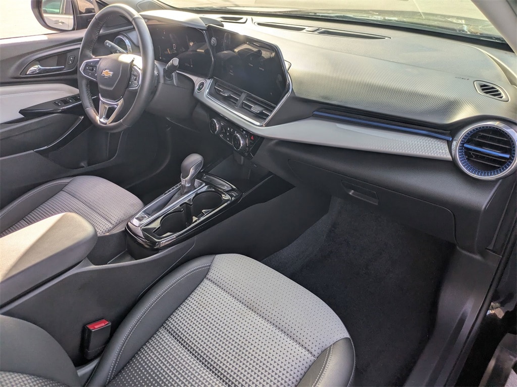 Thumbnail: 2025 Chevrolet Trax - 29