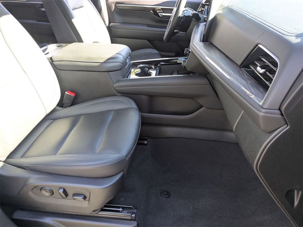 Thumbnail: 2025 Chevrolet Tahoe - 30