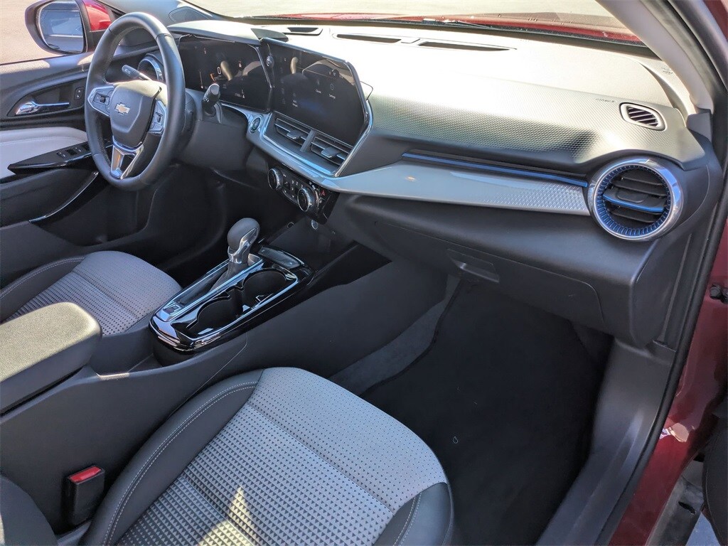 Thumbnail: 2025 Chevrolet Trax - 28