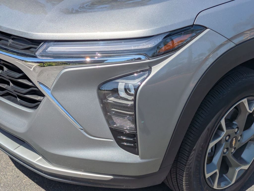 Thumbnail: 2025 Chevrolet Trax - 11