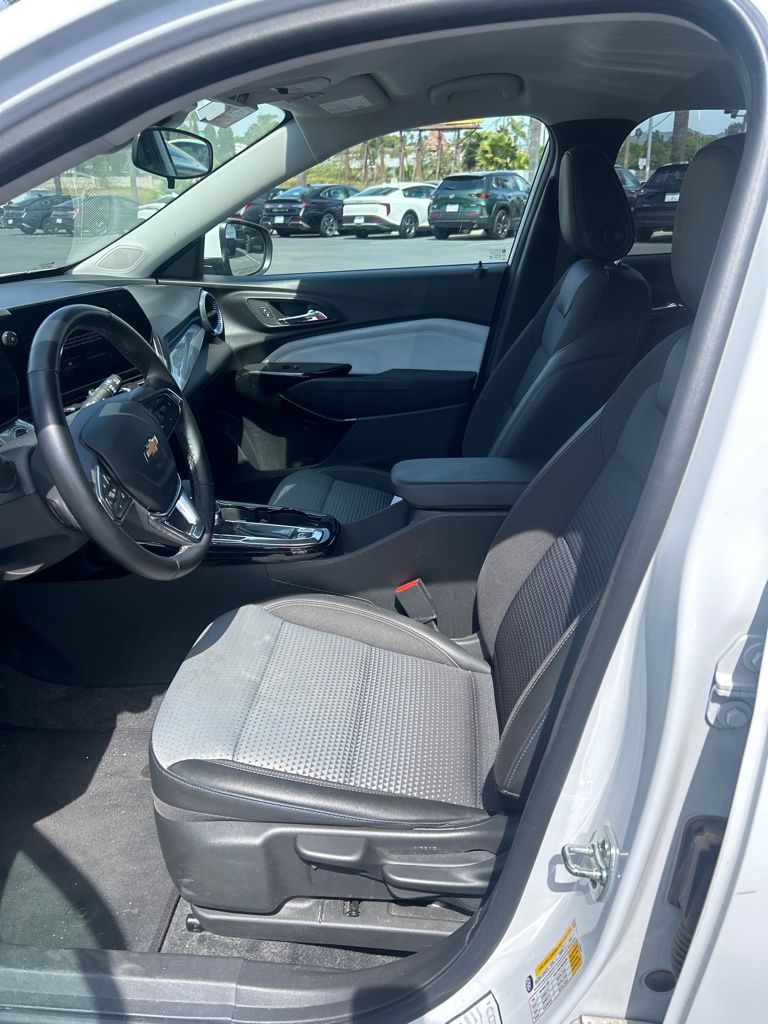 Thumbnail: 2025 Chevrolet Trax - 18