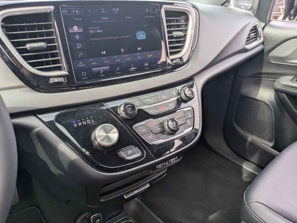 Thumbnail: 2025 Chrysler Pacifica - 20