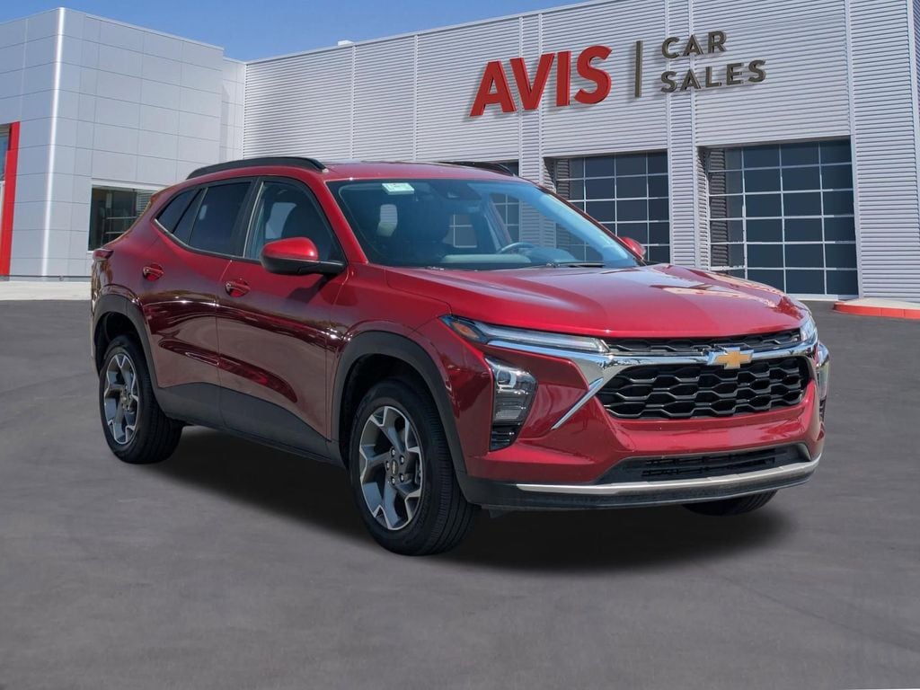 Thumbnail: 2025 Chevrolet Trax - 3