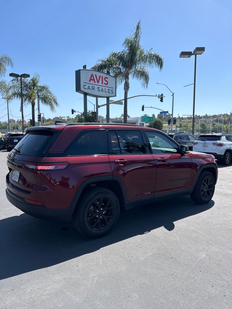 Thumbnail: 2025 Jeep Grand Cherokee - 3
