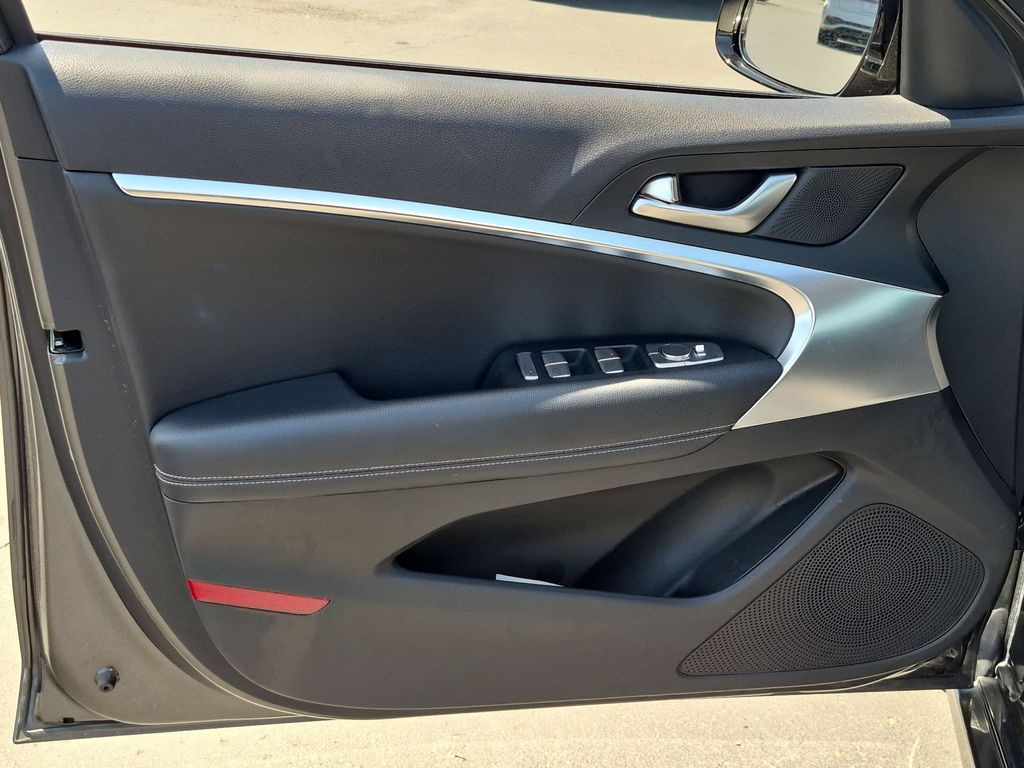 Thumbnail: 2025 Genesis G70 - 11