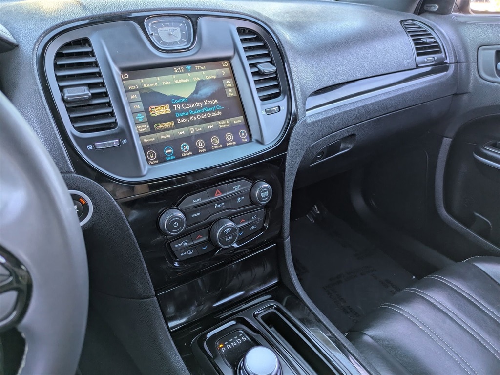 Thumbnail: 2023 Chrysler 300 - 20