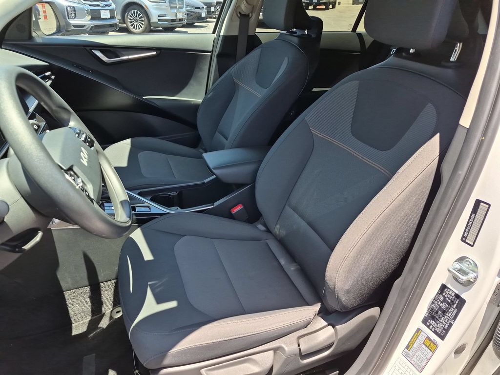 Thumbnail: 2025 Kia Niro - 25