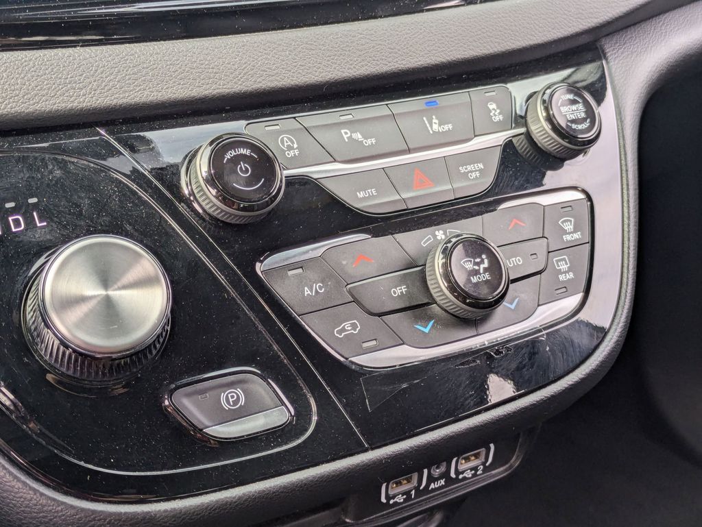 Thumbnail: 2025 Chrysler Pacifica - 22