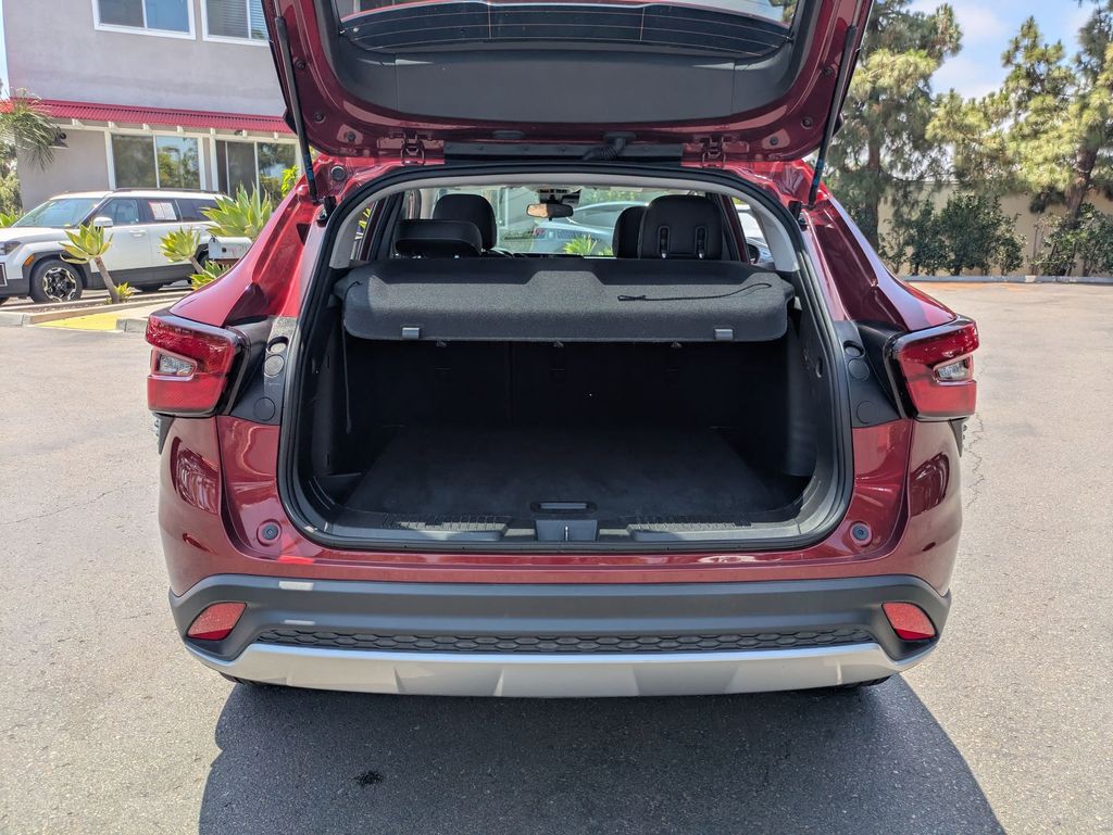 Thumbnail: 2025 Chevrolet Trax - 30