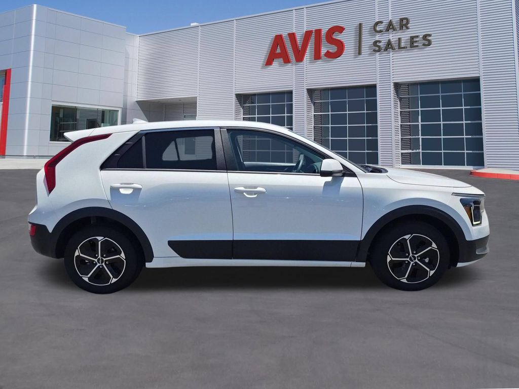 Thumbnail: 2025 Kia Niro - 5