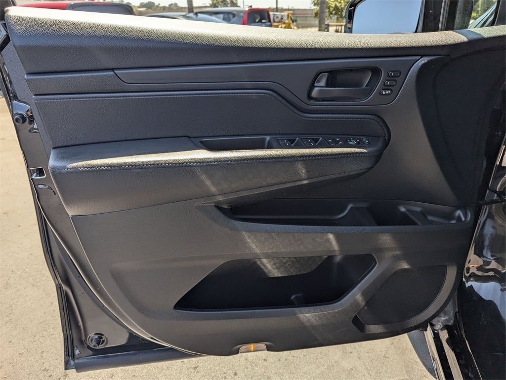 Thumbnail: 2023 Honda Odyssey - 11