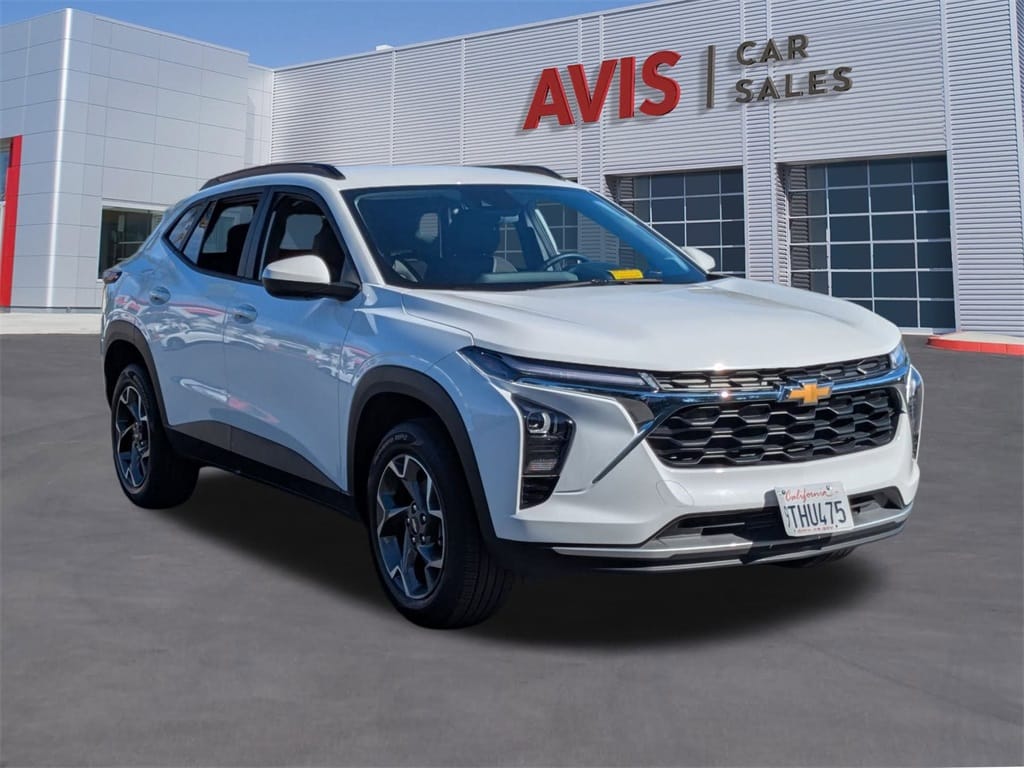 Thumbnail: 2025 Chevrolet Trax - 3