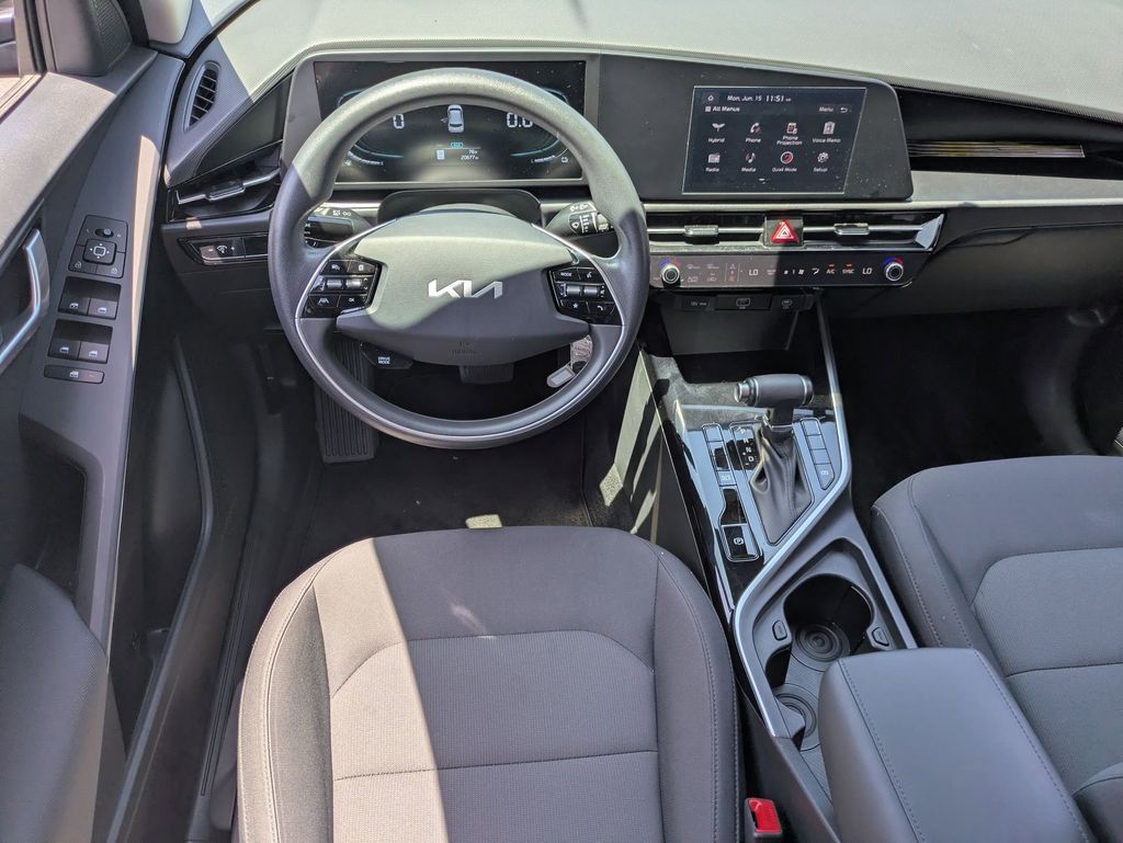 Thumbnail: 2025 Kia Niro - 25