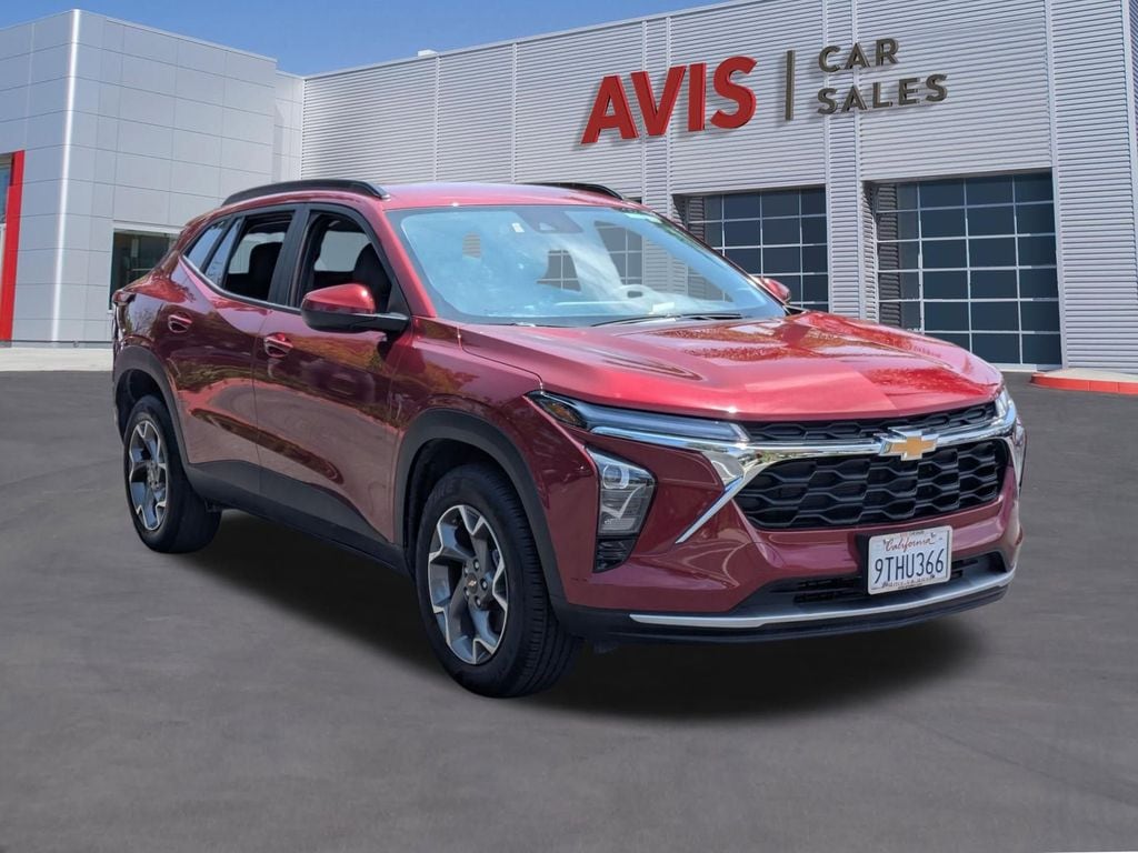Thumbnail: 2025 Chevrolet Trax - 3