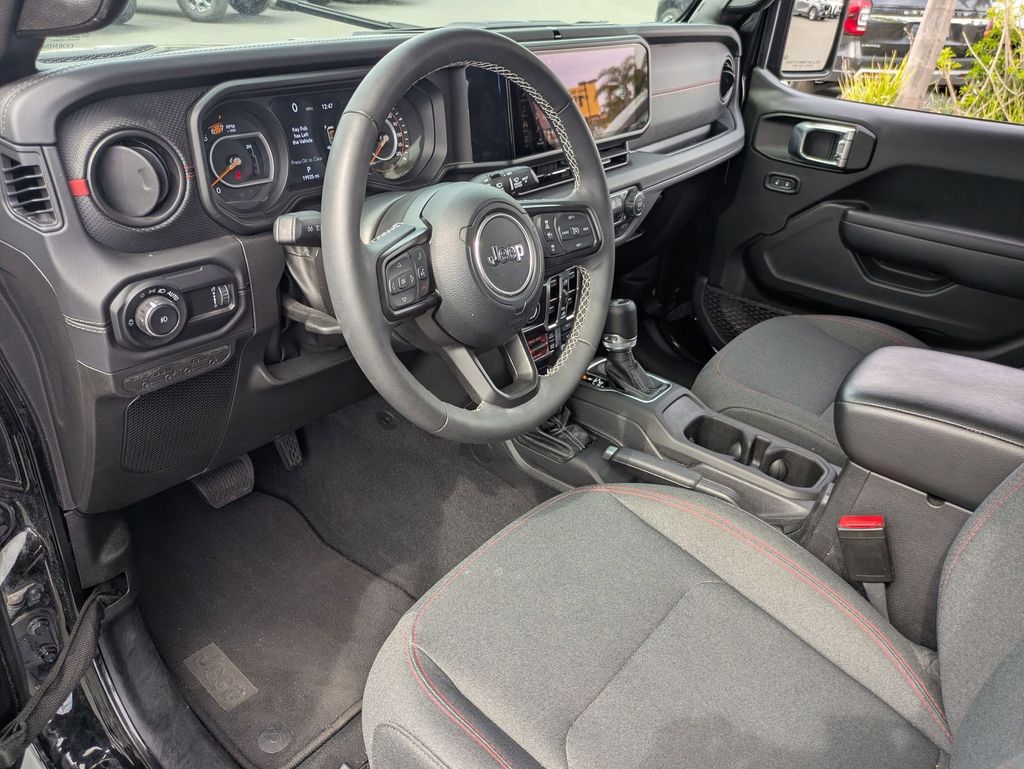 Thumbnail: 2025 Jeep Wrangler - 17