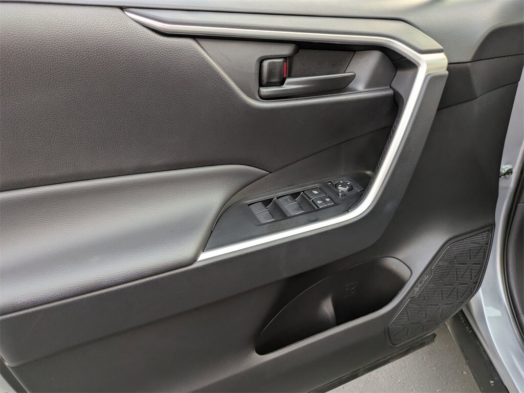 Thumbnail: 2025 Toyota RAV4 - 12