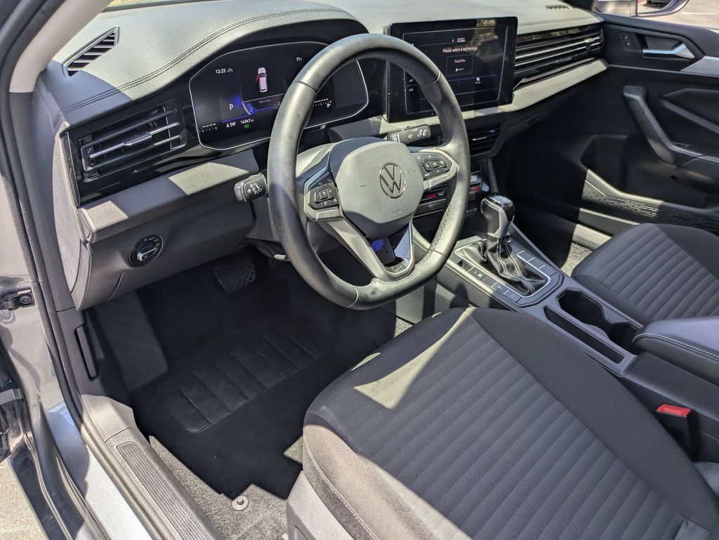 Thumbnail: 2025 Volkswagen Jetta - 16