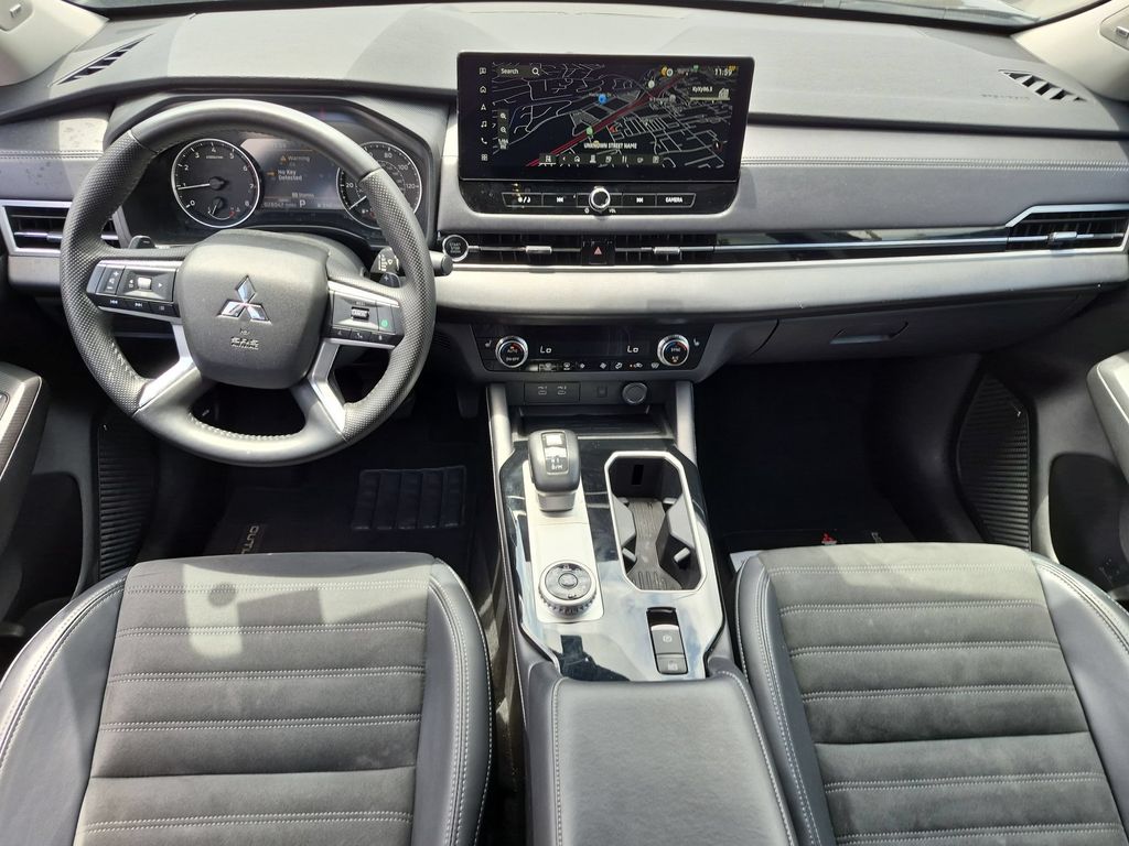 Thumbnail: 2025 Mitsubishi Outlander - 26