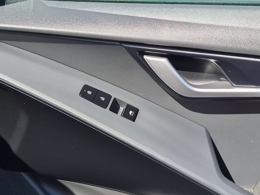 Thumbnail: 2025 Kia Niro - 34