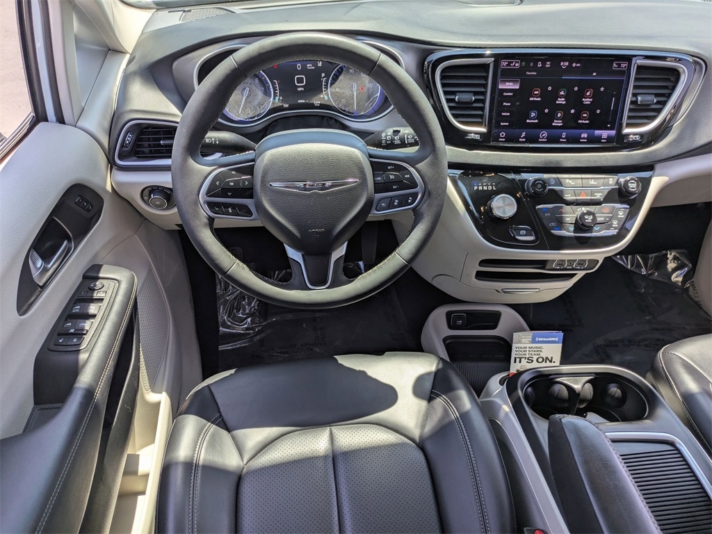2023 Chrysler Pacifica Touring L 25
