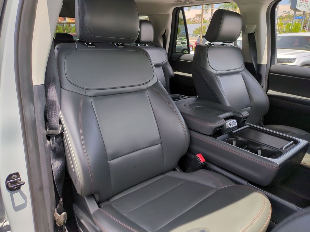 Thumbnail: 2025 Ford Expedition MAX - 32