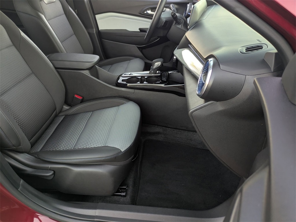 Thumbnail: 2025 Chevrolet Trax - 28