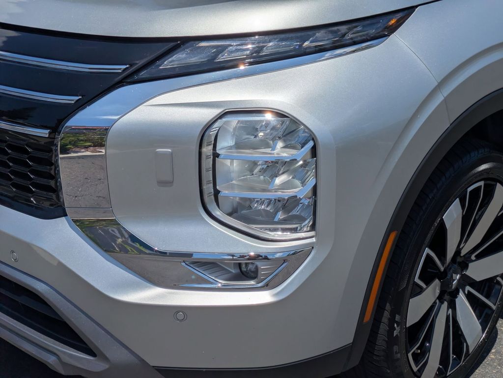 Thumbnail: 2025 Mitsubishi Outlander - 11