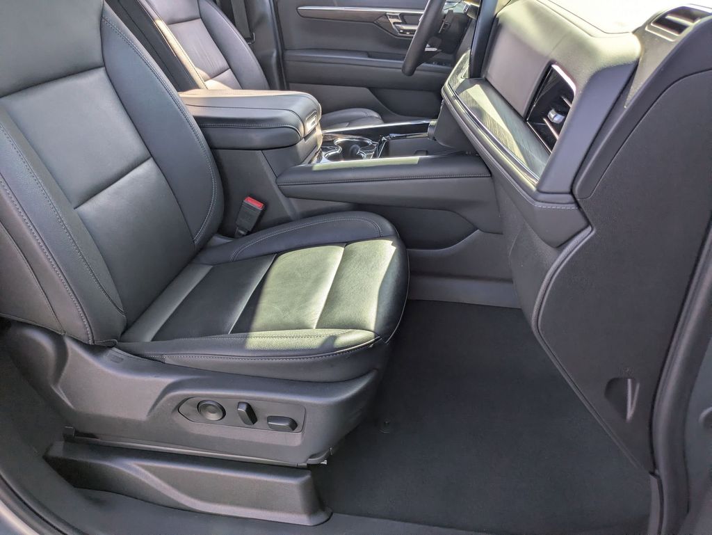 Thumbnail: 2025 Chevrolet Suburban - 29