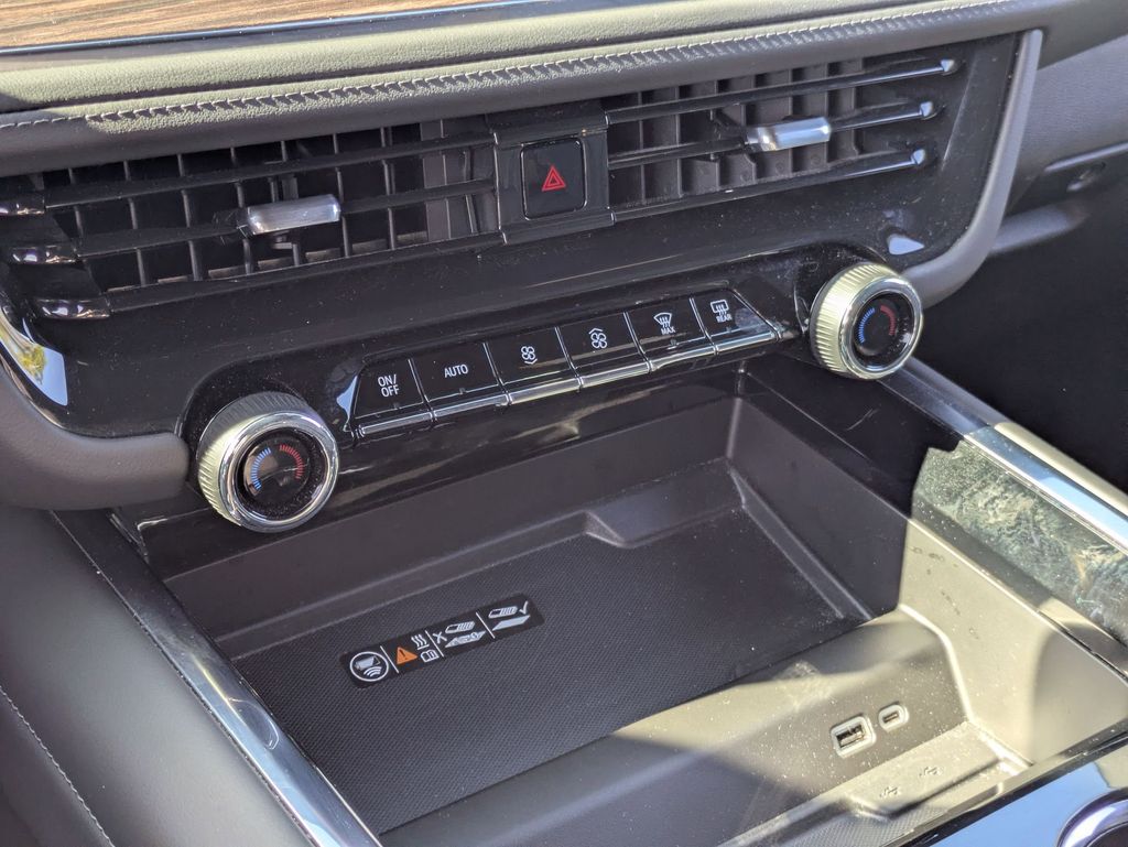 Thumbnail: 2025 Chevrolet Suburban - 22