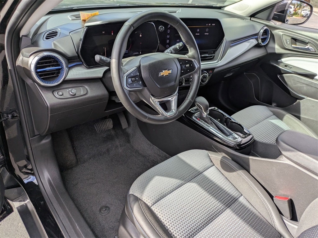 Thumbnail: 2025 Chevrolet Trax - 17