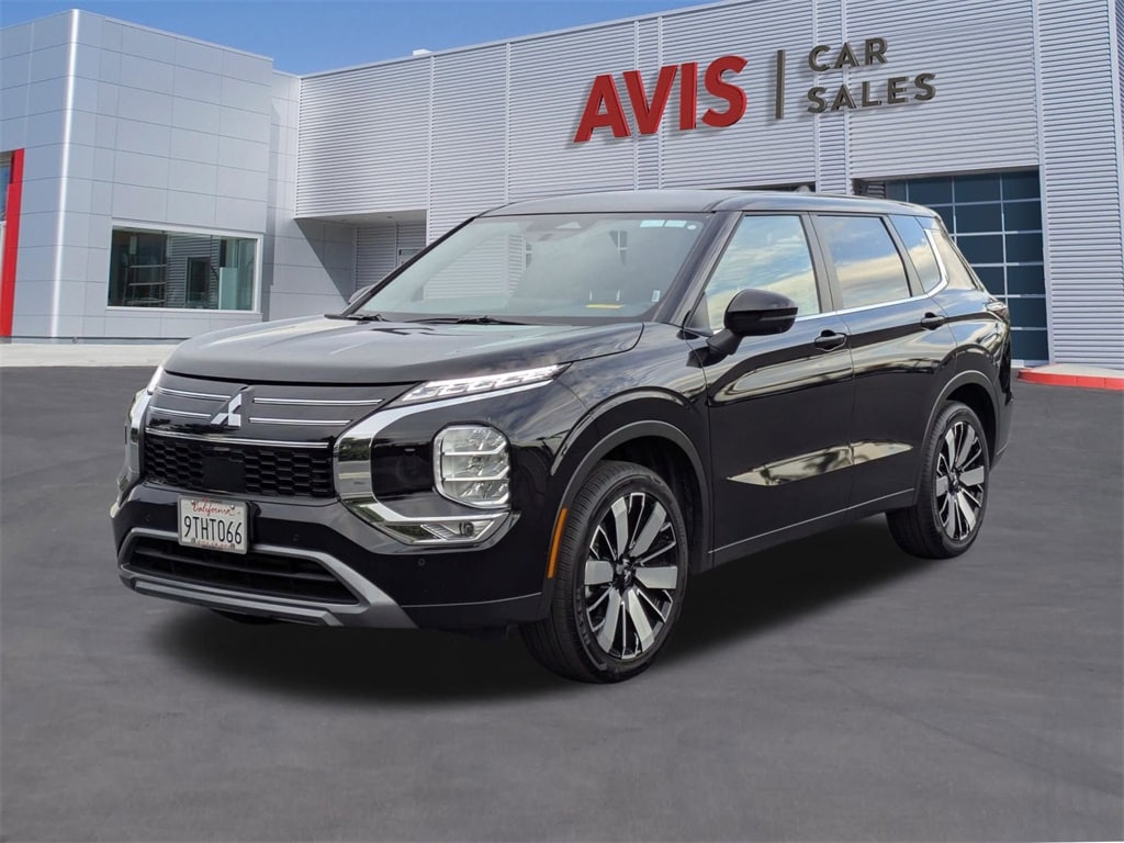 2025 Mitsubishi Outlander SE's photo