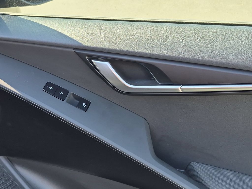 Thumbnail: 2025 Kia Niro - 34