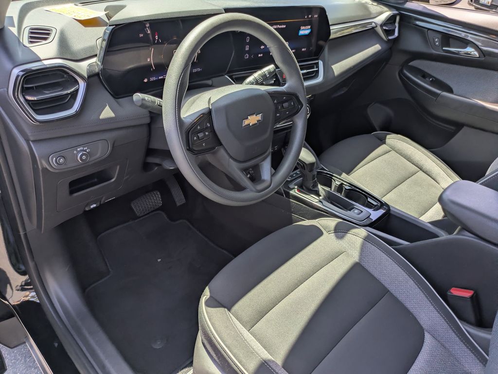 Thumbnail: 2025 Chevrolet TrailBlazer - 17