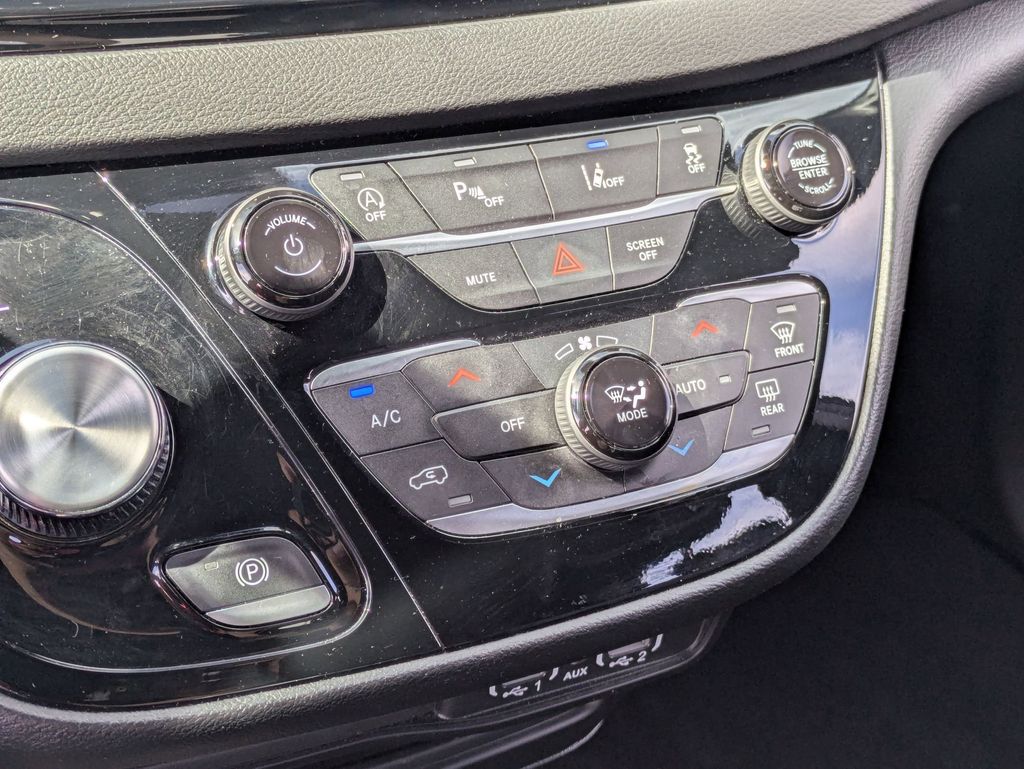 Thumbnail: 2025 Chrysler Pacifica - 21